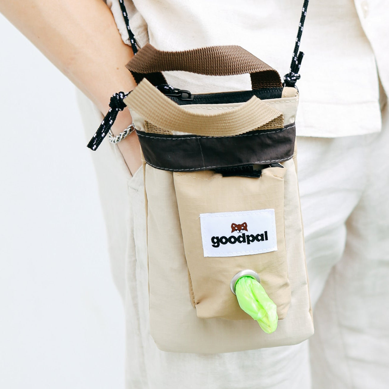 PET WALKING CROSSBODY BAG – Make dog walking a stylish journey