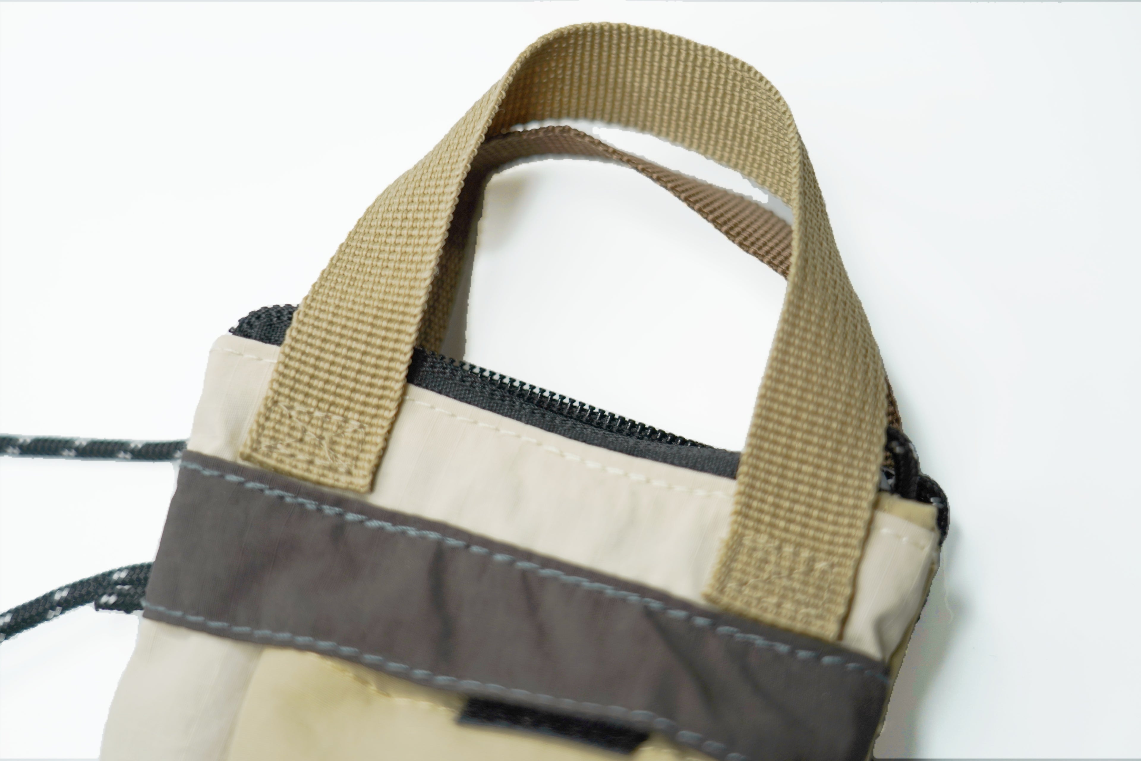 PET WALKING CROSSBODY BAG – Make dog walking a stylish journey