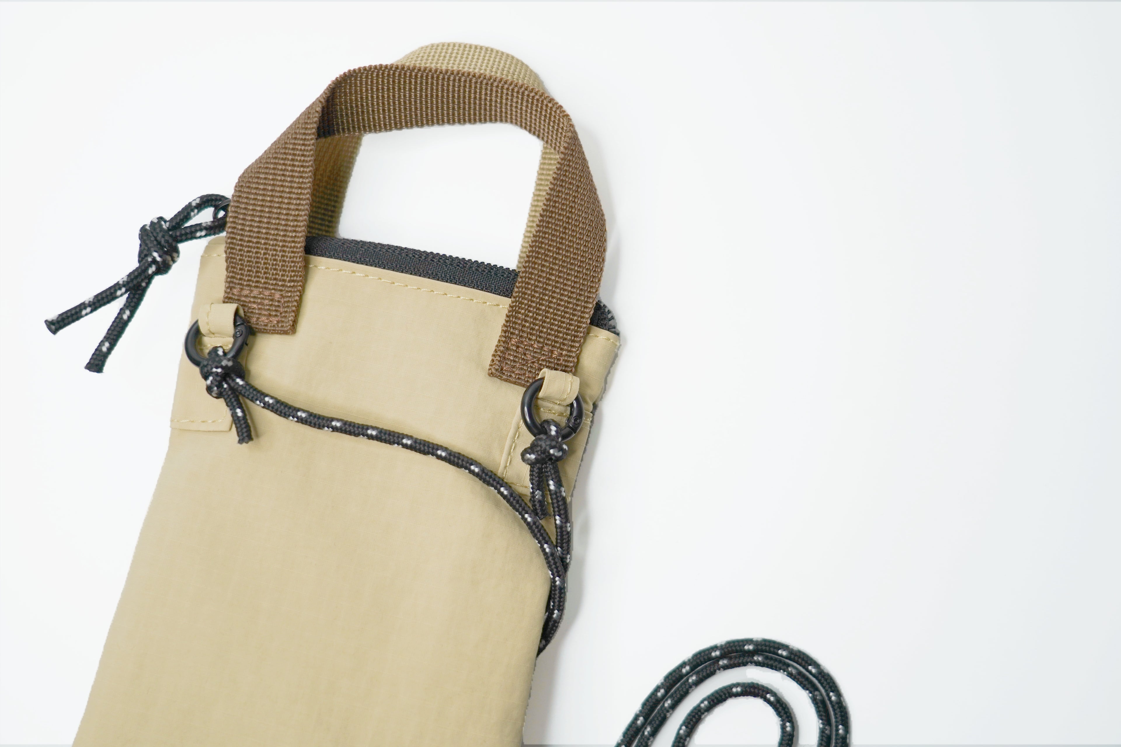 PET WALKING CROSSBODY BAG – Make dog walking a stylish journey