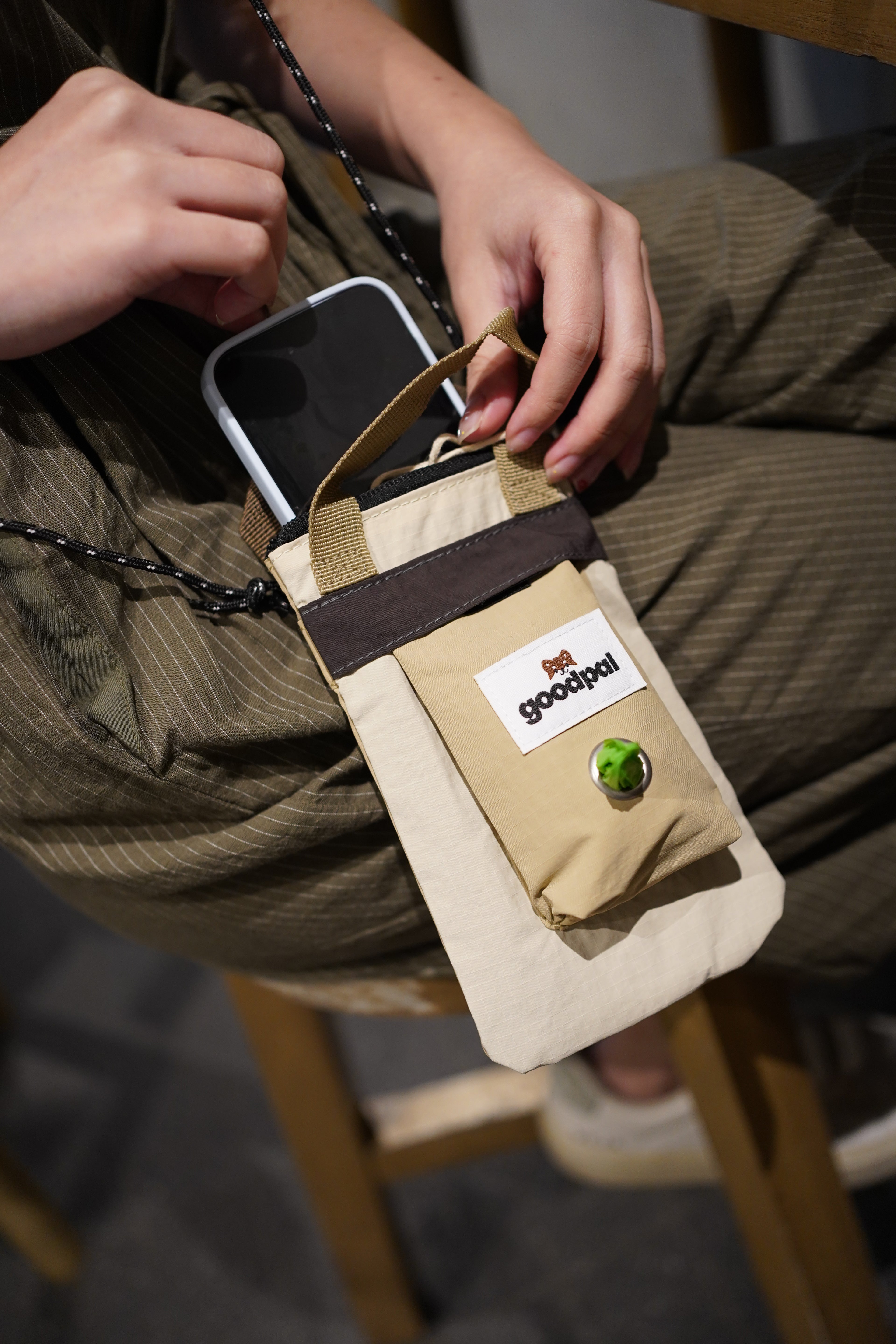 PET WALKING CROSSBODY BAG – Make dog walking a stylish journey