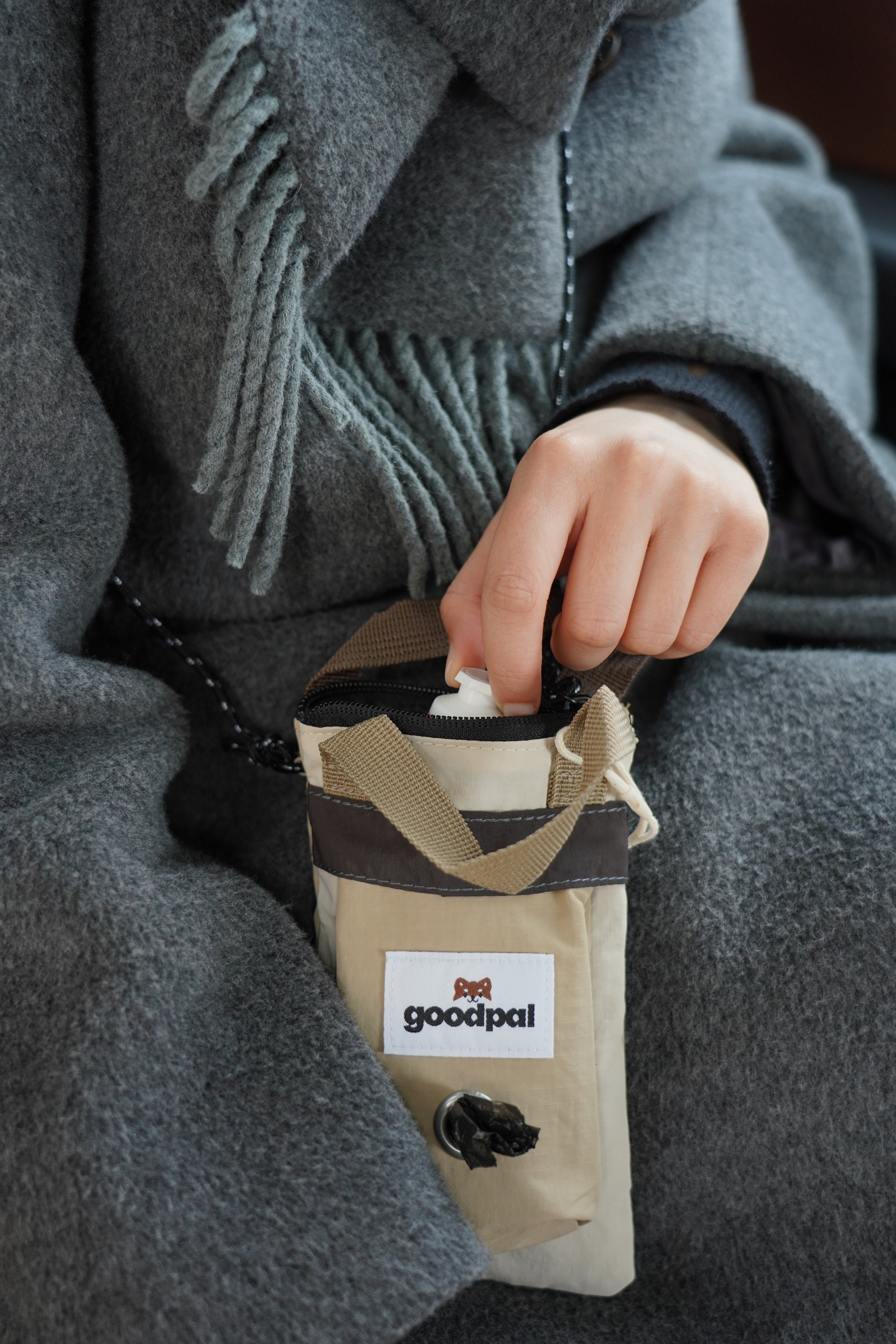 PET WALKING CROSSBODY BAG – Make dog walking a stylish journey