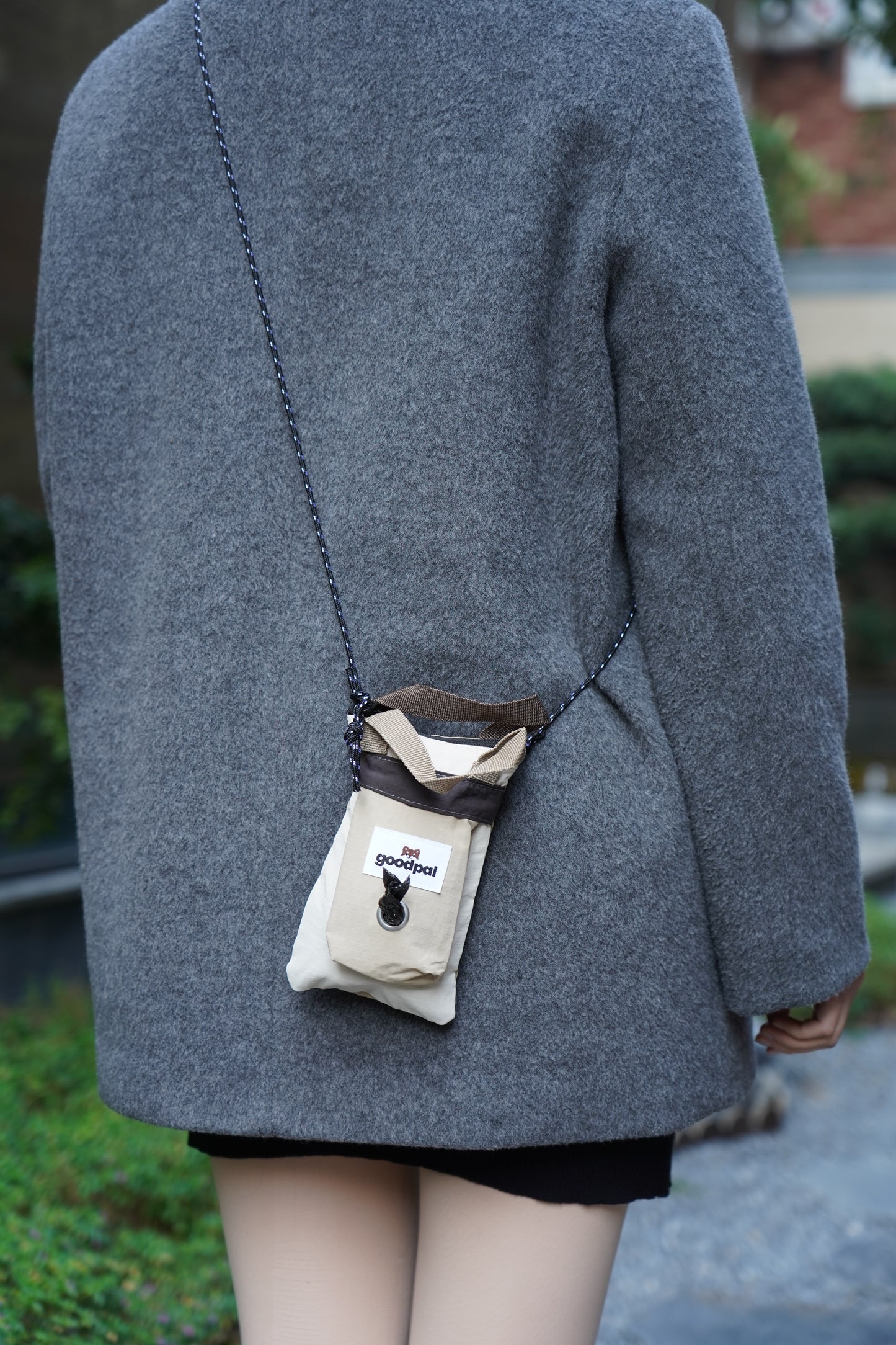 PET WALKING CROSSBODY BAG – Make dog walking a stylish journey
