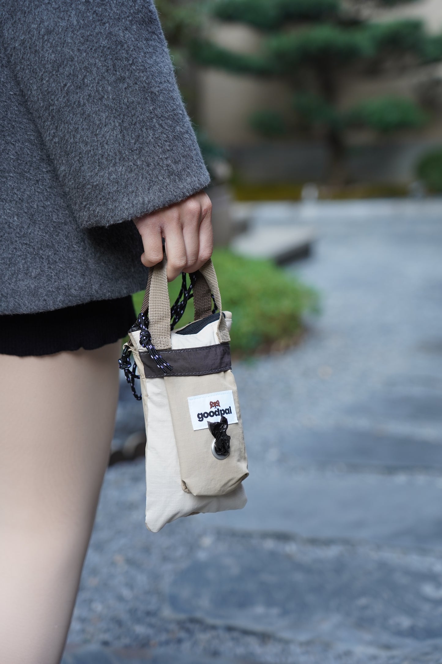 PET WALKING CROSSBODY BAG – Make dog walking a stylish journey